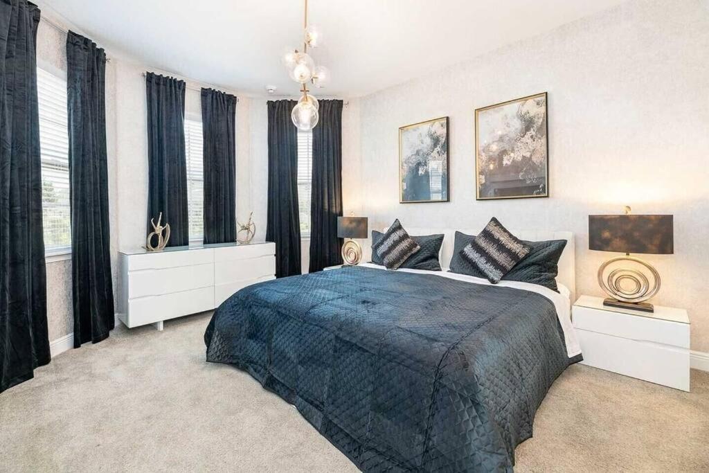 Stunning 11br Near - Private Pool & Spa, Cinema, Game Room! *
