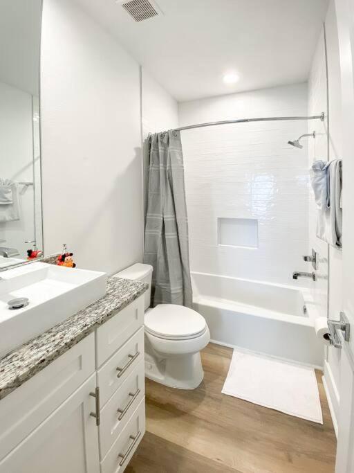 Holiday home Brand New 3 Bedroom Near / Wi-fi / Parking Orlando