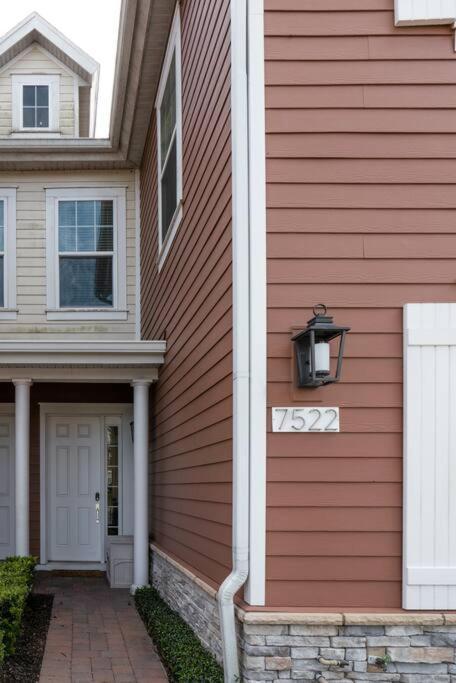 Brand New 3 Bedroom Near / Wi-fi / Parking Orlando