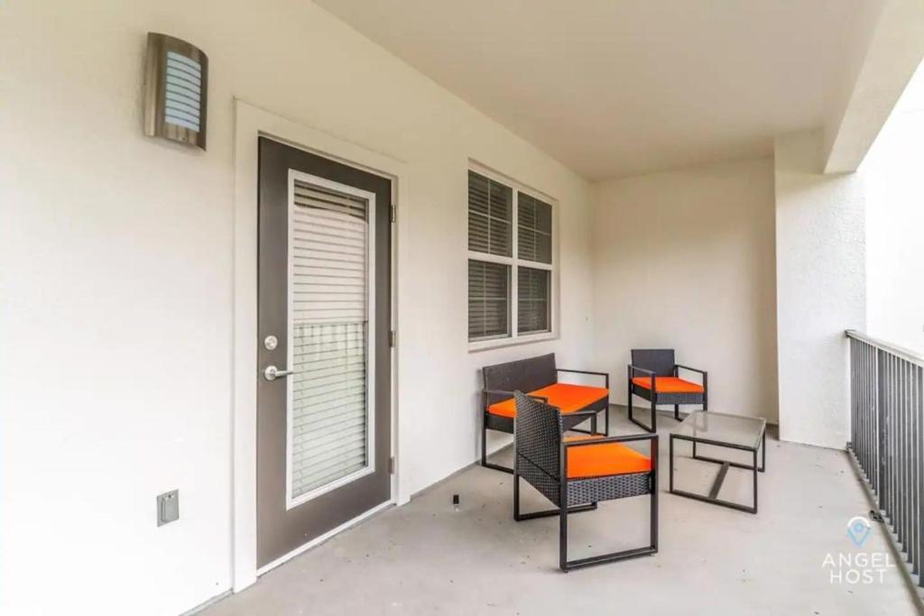At Vista Cay Apartment