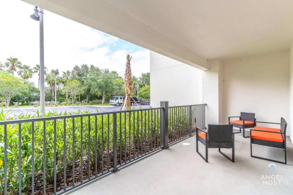 At Vista Cay Apartment