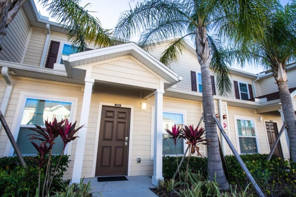 Holiday home Townhome At West Lucaya 3202