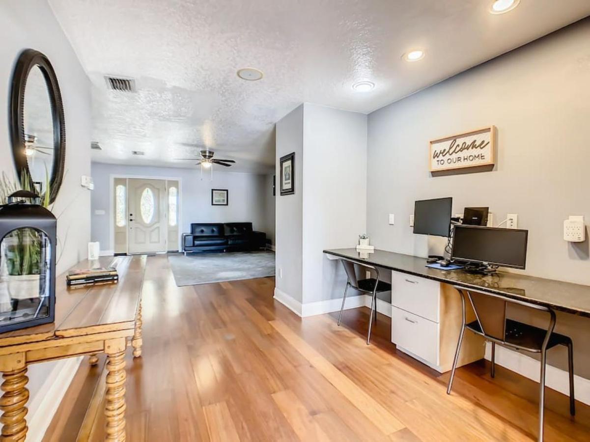 Pristine Lakeside 3br W Private Pool