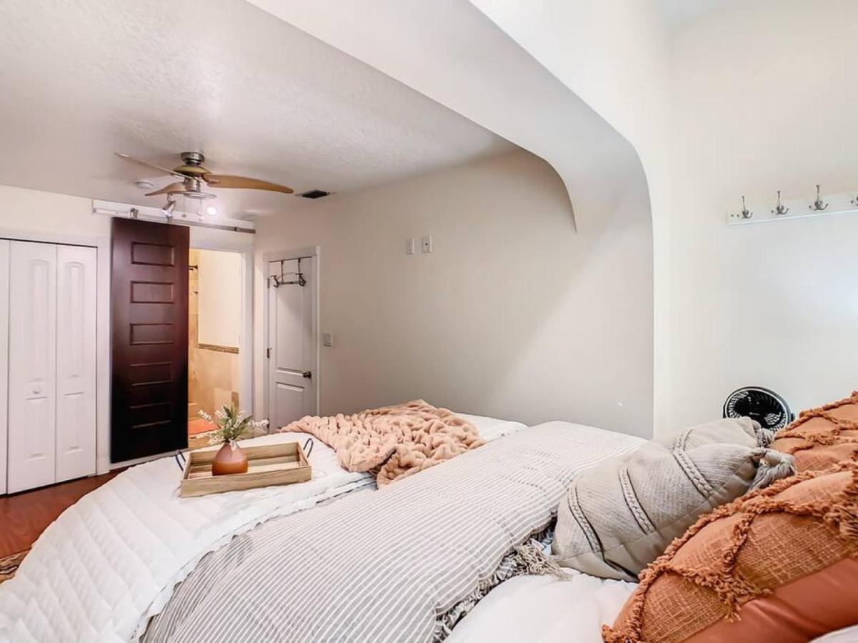 Pristine Lakeside 3br W Private Pool * Orlando