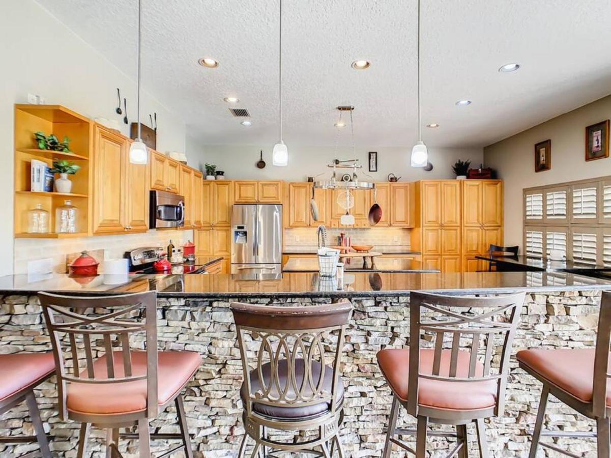 Pristine Lakeside 3br W Private Pool Holiday home Orlando