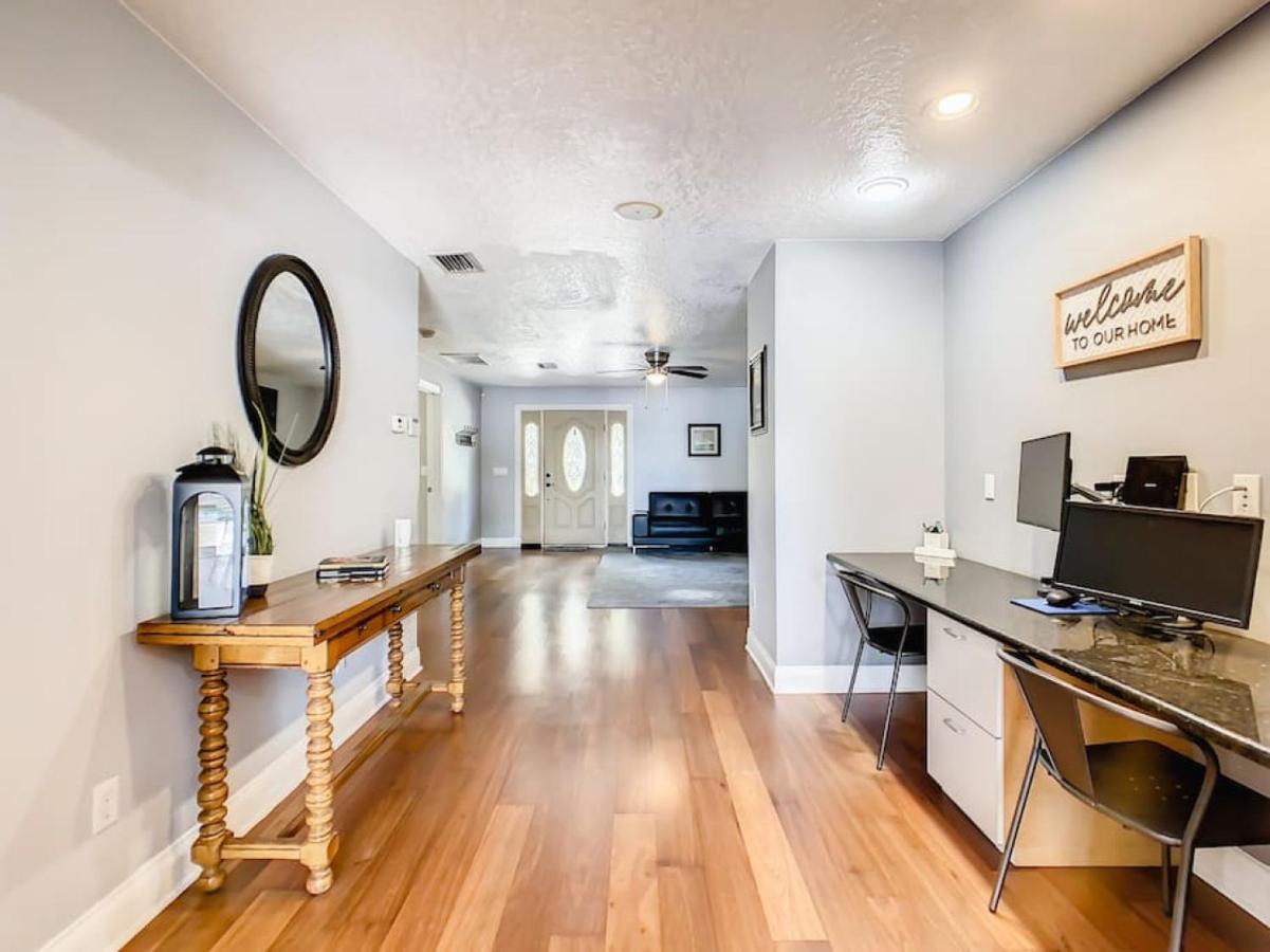 Pristine Lakeside 3br W Private Pool Holiday home Orlando