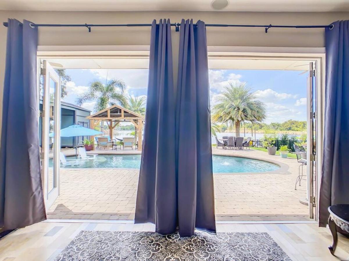 Pristine Lakeside 3br W Private Pool Holiday home