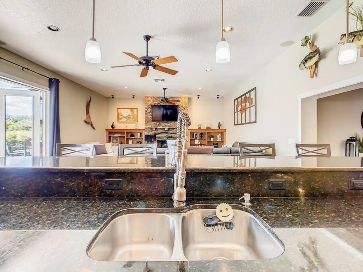 Pristine Lakeside 3br W Private Pool *