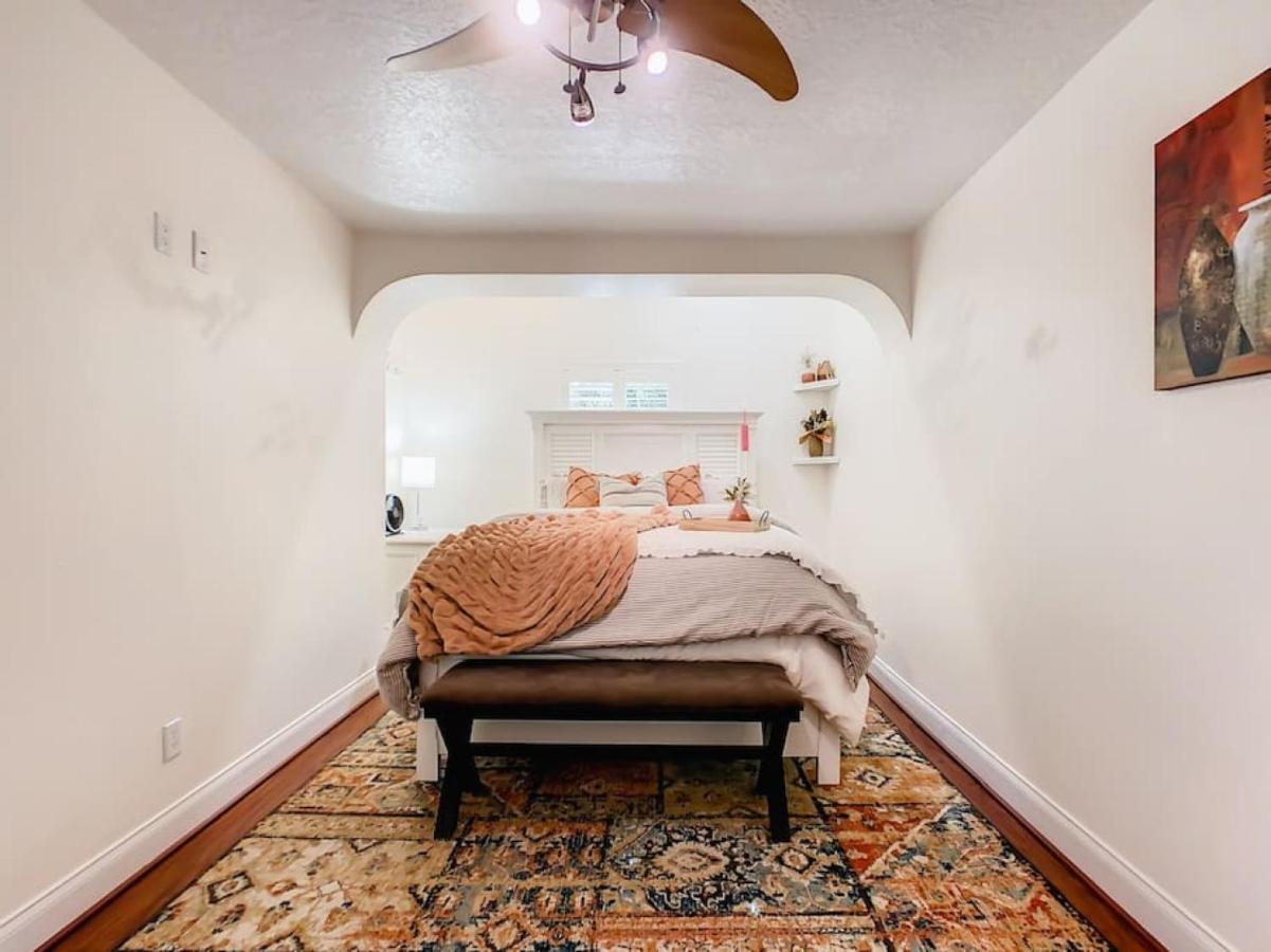 Pristine Lakeside 3br W Private Pool Holiday home Orlando