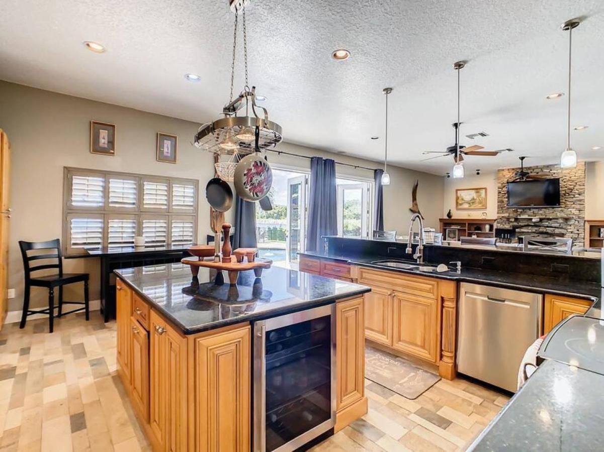 Pristine Lakeside 3br W Private Pool Orlando