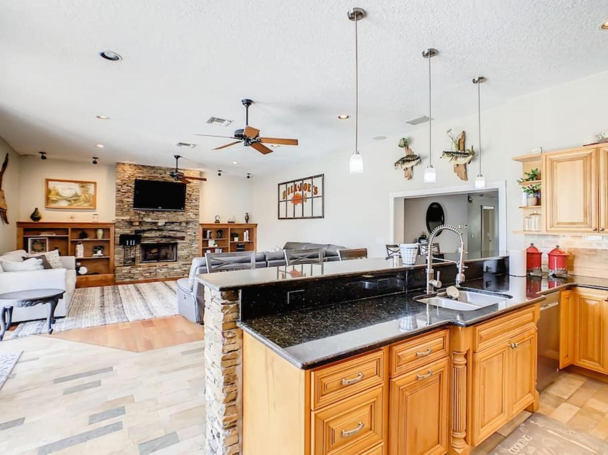 Pristine Lakeside 3br W Private Pool *