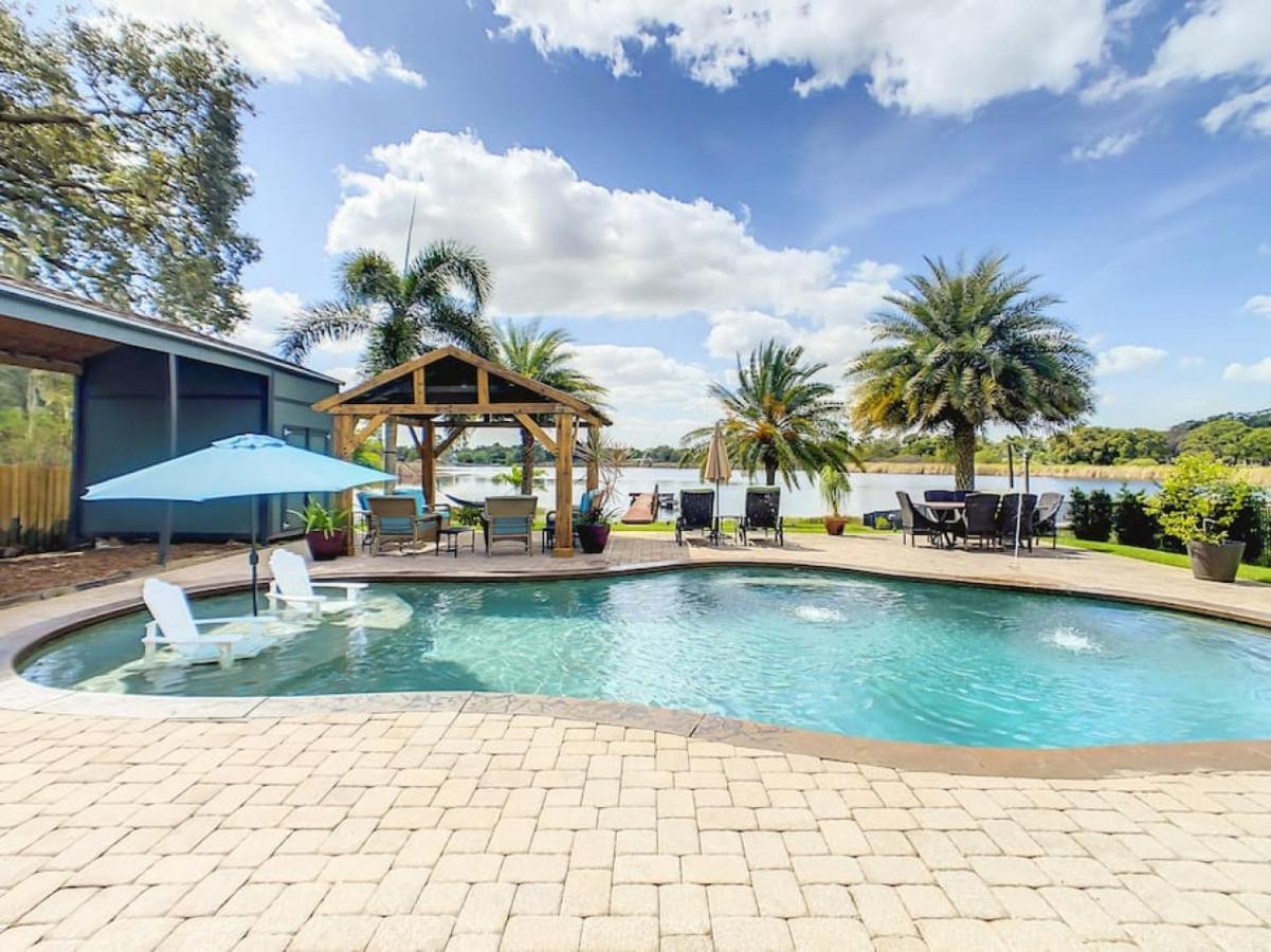 Pristine Lakeside 3br W Private Pool Holiday home