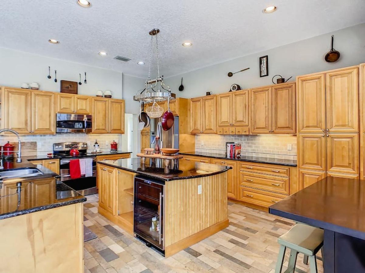 Pristine Lakeside 3br W Private Pool Holiday home Orlando