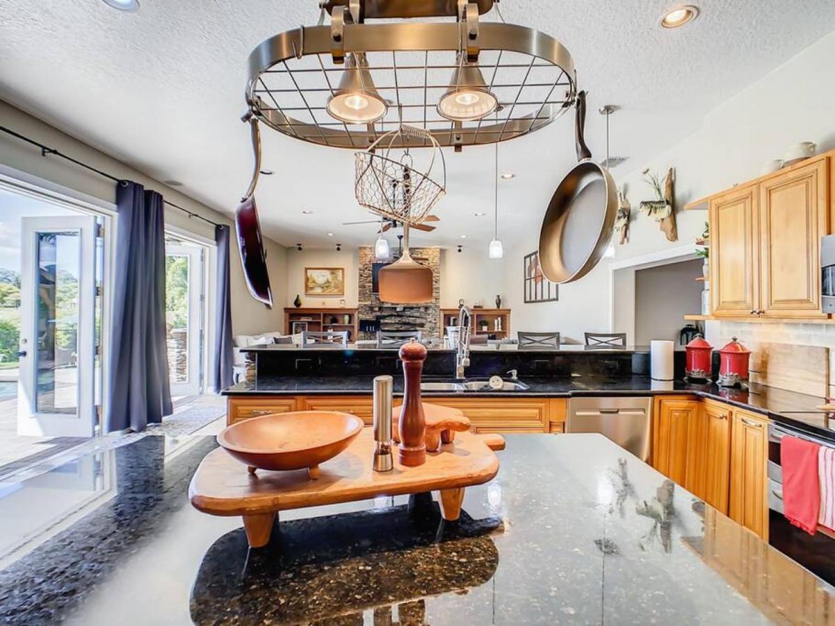 Pristine Lakeside 3br W Private Pool Holiday home Orlando