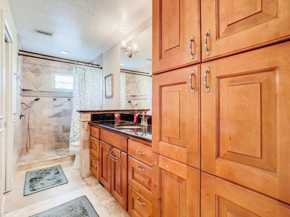 Holiday home Pristine Lakeside 3br W Private Pool *