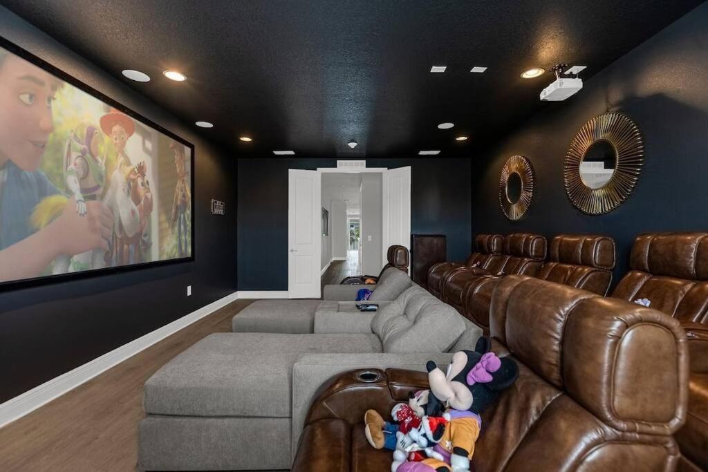 Modern Luxury W/ 12 Ensuite Bds Pool&spa Theater Villa *
