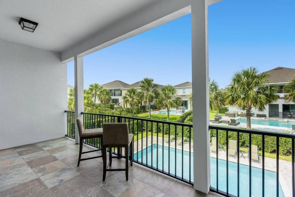 Modern Luxury W/ 12 Ensuite Bds Pool&spa Theater *
