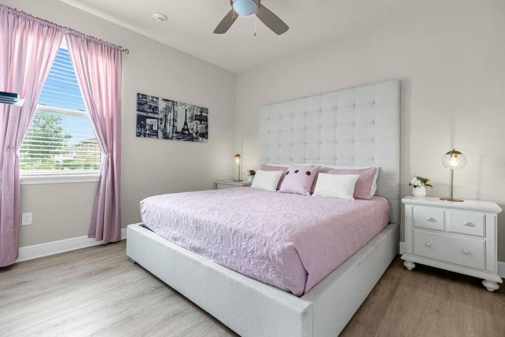 Modern Luxury W/ 12 Ensuite Bds Pool&spa Theater