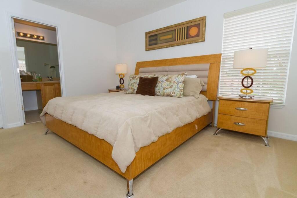 Family Home, Pool, Spa, Great View, Gated -321 Holiday home Orlando