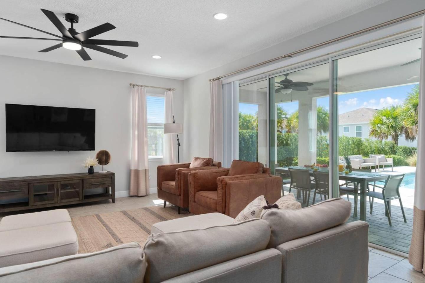 Stylish 10 Bdrm With Galactic Themed In Encore Holiday home *
