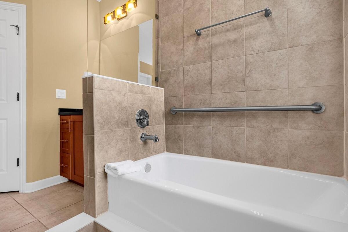 Memorial Day Escape - Townhome By Disney! Holiday home *