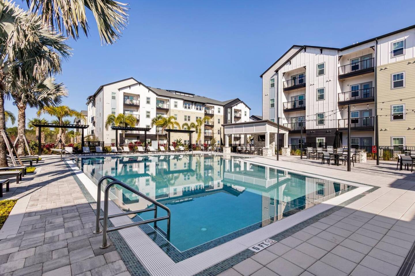 Complete Tranquil 10 Min To Parks Allows Pets, Resort-style Amenities *