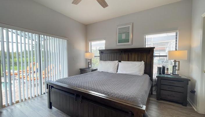 Serene 4-Bedroom Lakeview Retreat With South-Facing Pool & Sun-Drenched Outdoor Living * Orlando