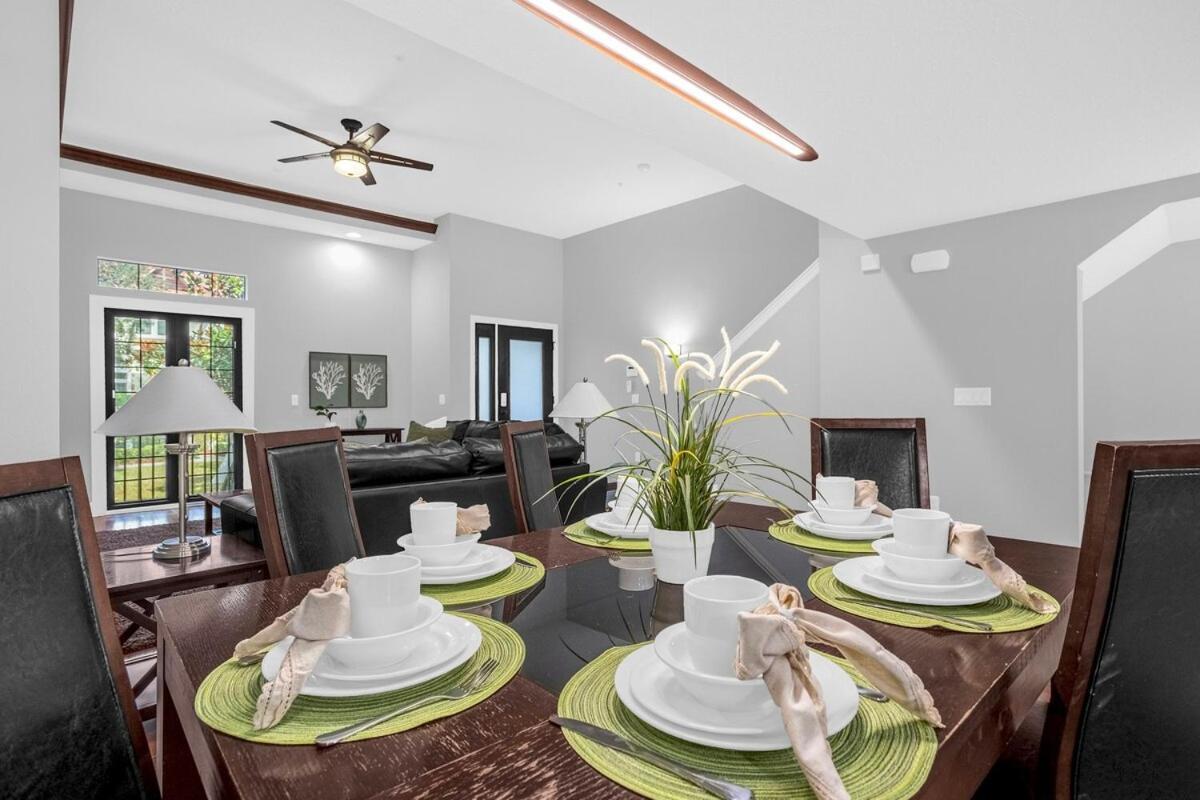 Memorial Day Escape - Townhome By Disney! Holiday home Orlando