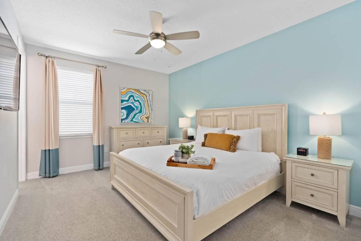 Stylish 10 Bdrm With Galactic Themed In Encore Holiday home