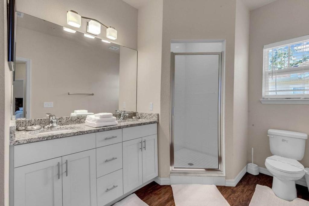 4 Bedrooms - 3 Bathrooms - Lucaya Village 23-101 *
