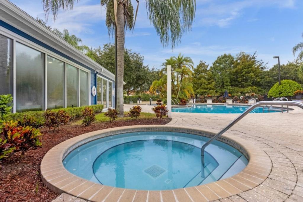 4 Bedrooms - 3 Bathrooms - Lucaya Village 23-101 Orlando