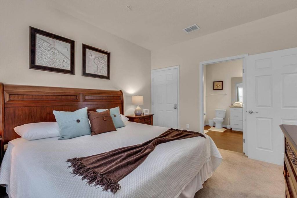 4 Bedrooms - 3 Bathrooms - Lucaya Village 23-101 Holiday home *