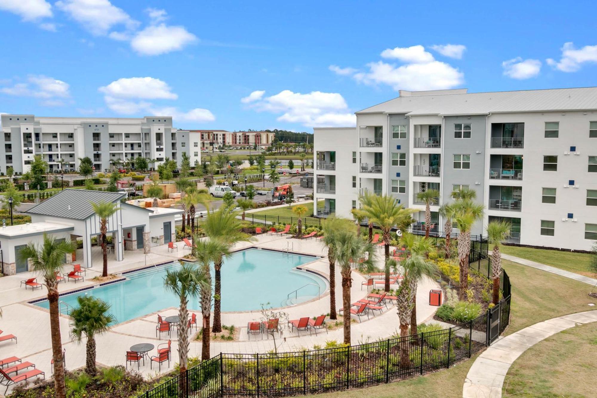2 Bedrooms - 2 Bathrooms - Storey 3120-403 Pc Apartment *