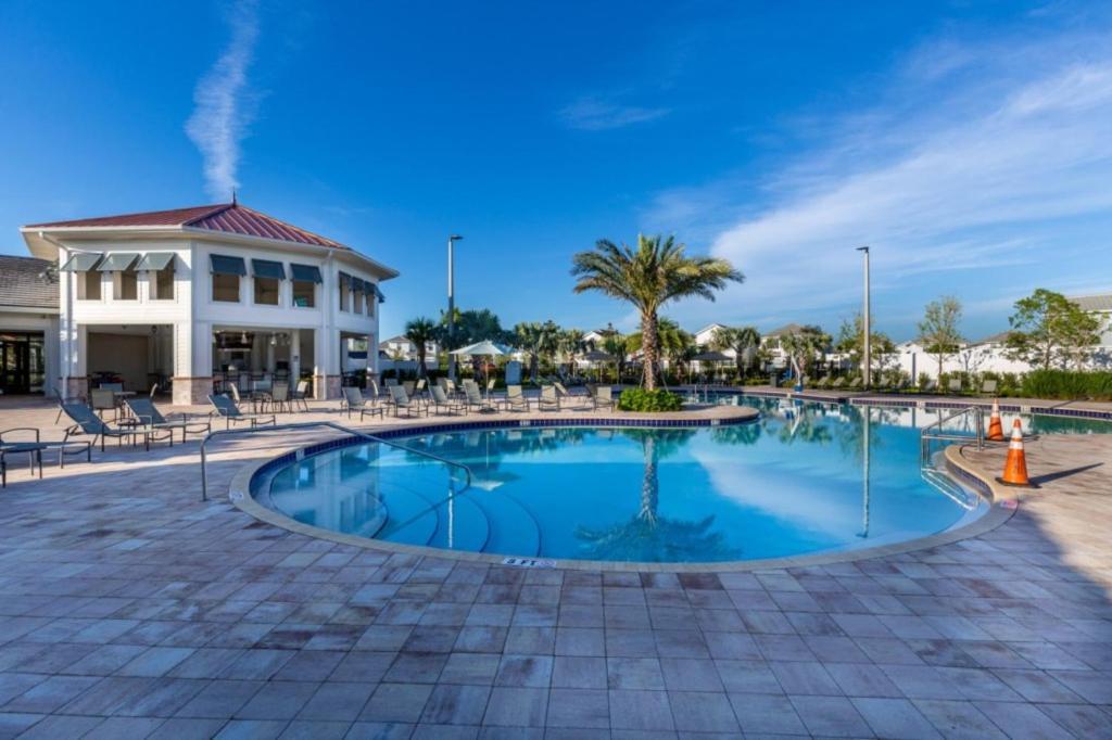 2 Bedrooms - 2 Bathrooms - Storey 3120-403 Pc Orlando
