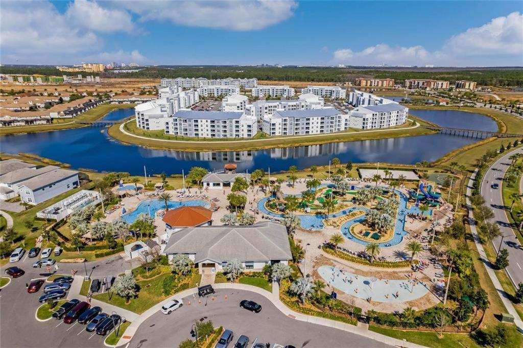 2 Bedrooms - 2 Bathrooms - Storey 3120-403 Pc