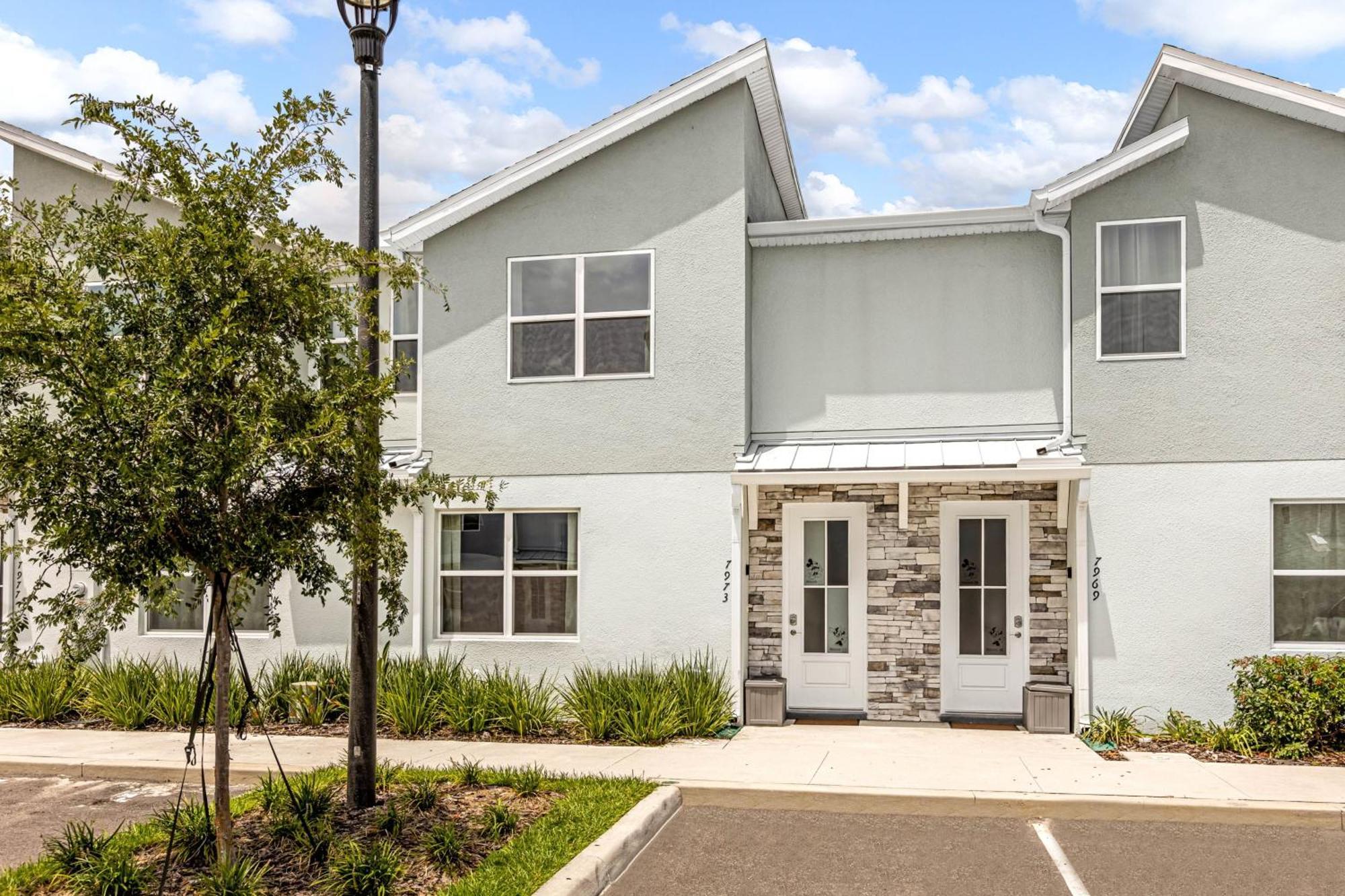 4 Bedroom- 4 Bathroom Formosa Valley 7973 Fv Orlando