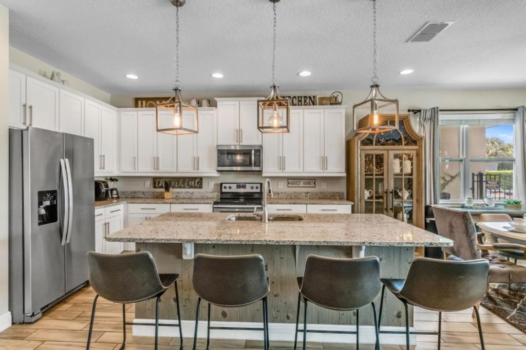 8 Bedroom- 6,5 Bathroom Encore 7683 Fd *