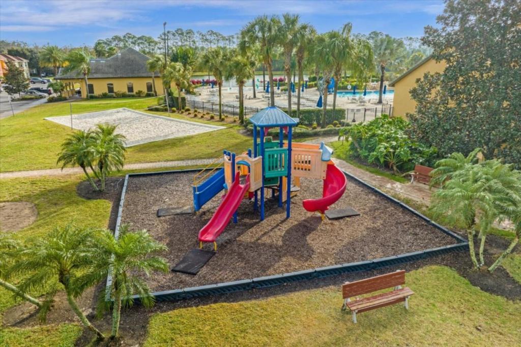 4 Bedrooms - 3 Bathrooms - Paradise Palms 2951 Bp *