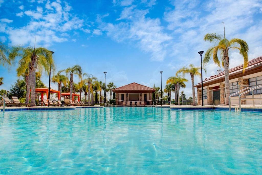 7 Bedrooms 5 Bathrooms Solterra 4103 Od *