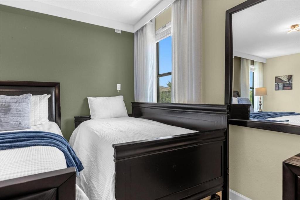 5 Bedrooms - 4,5 Bathrooms - Champions Gate 1416 Ww