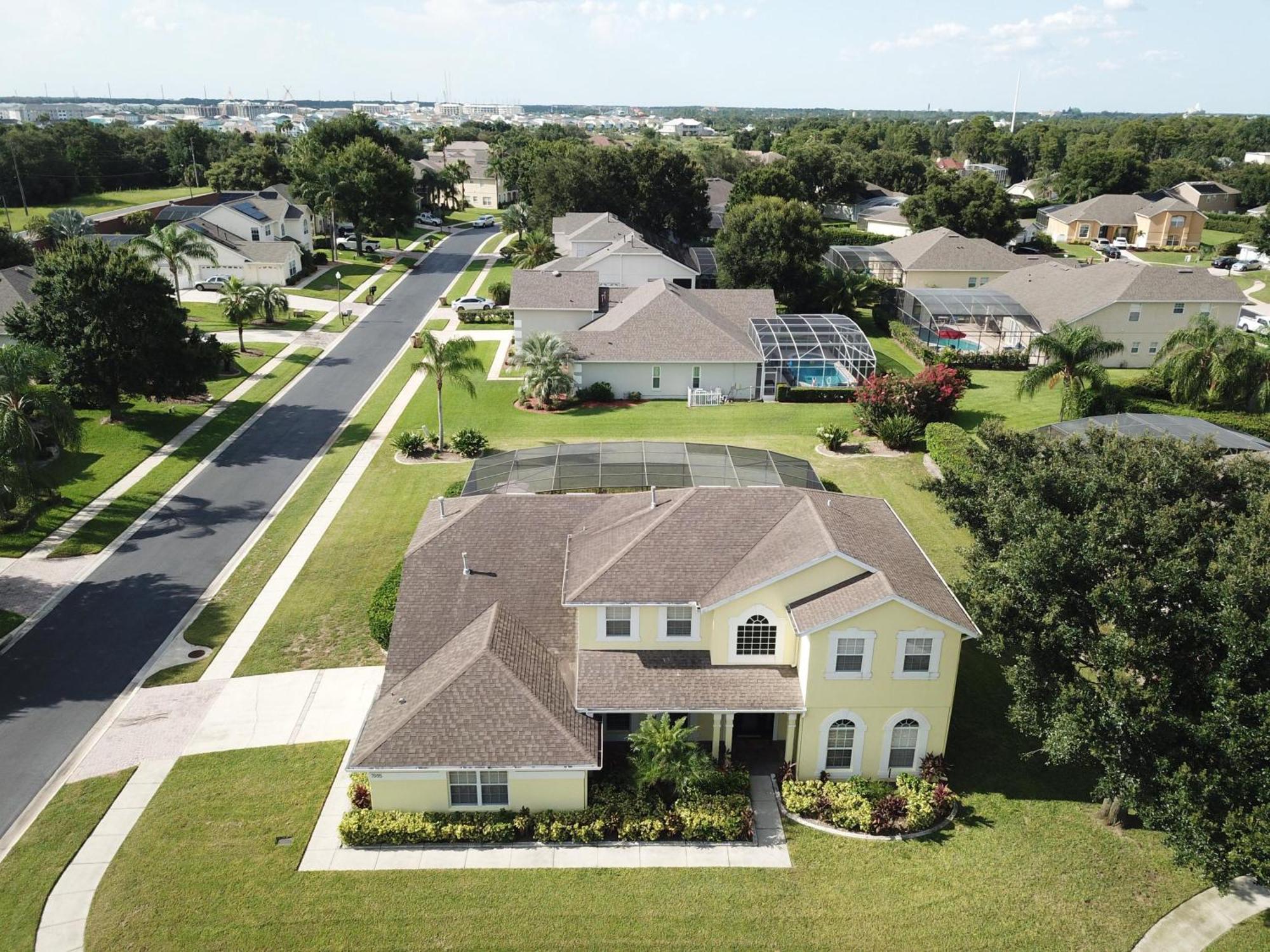 Villa Fantastic 7 Bed 6 Bath In Prestigious Gated Comm.