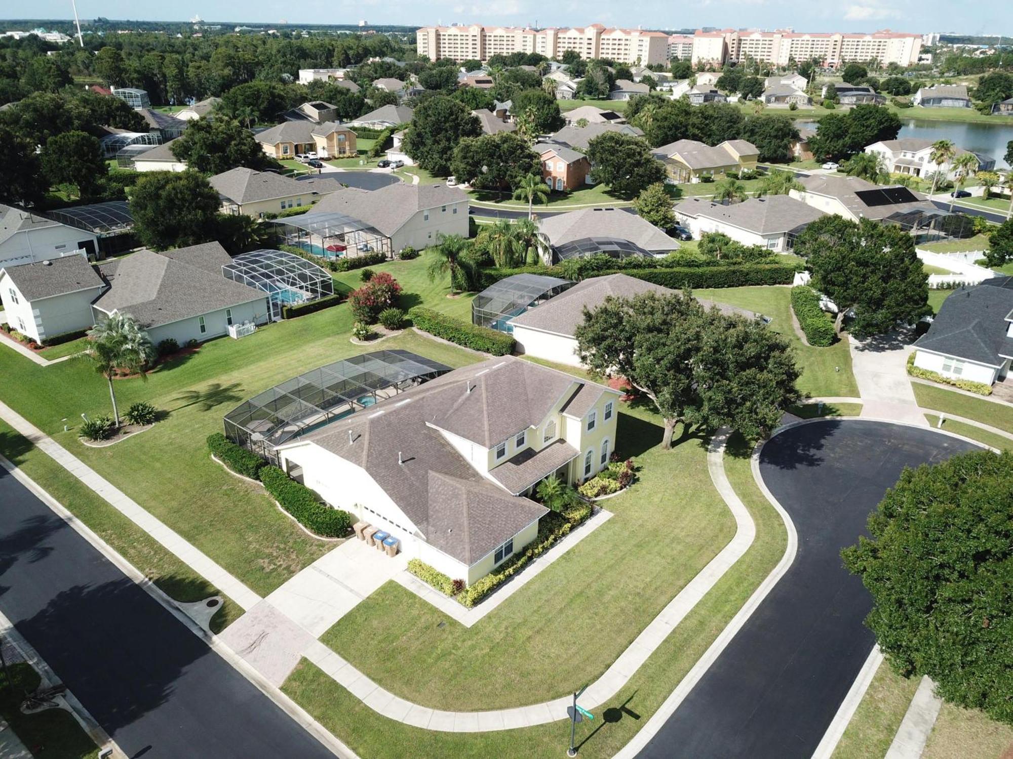 Villa Fantastic 7 Bed 6 Bath In Prestigious Gated Comm.