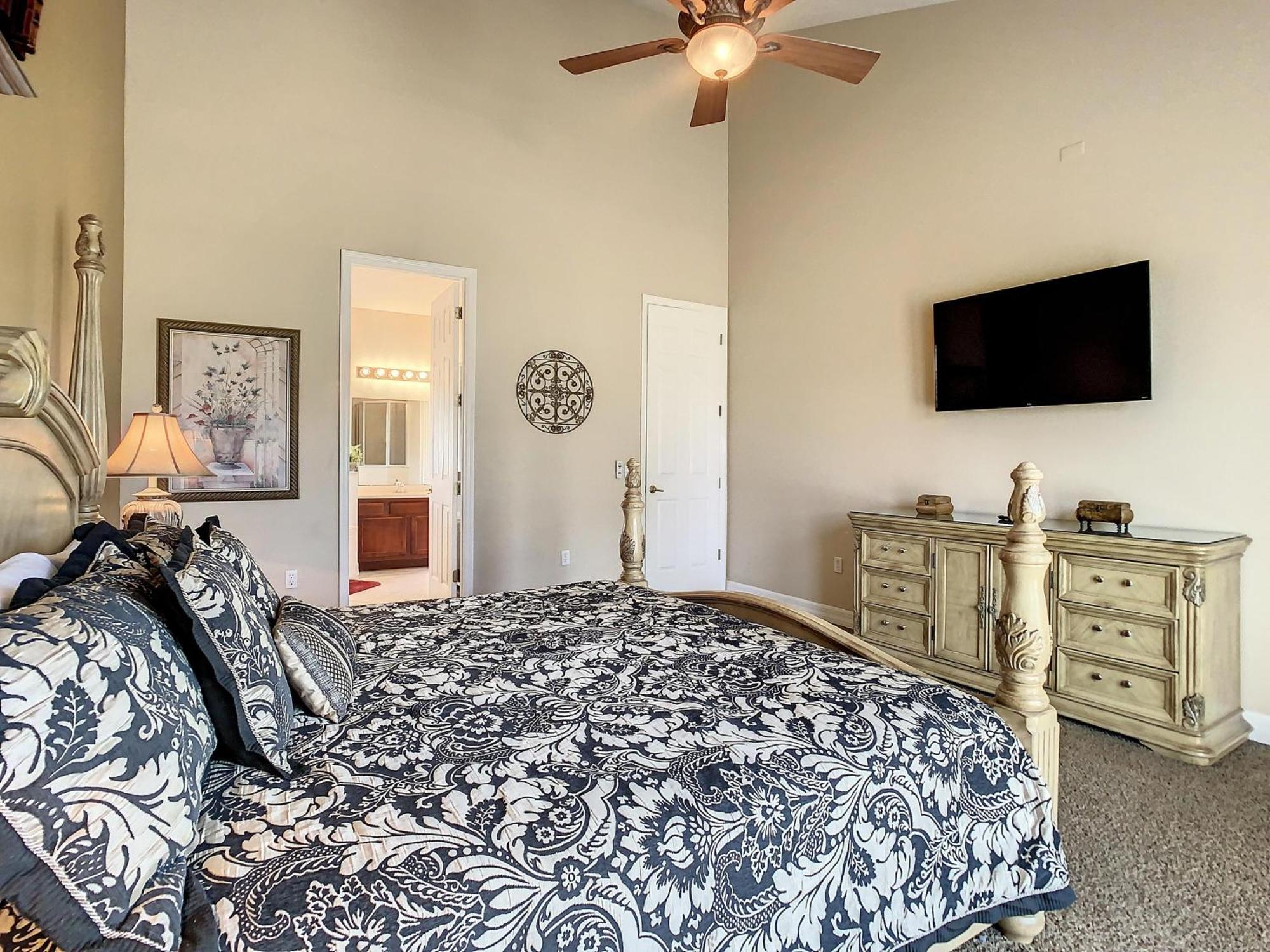 Fantastic 7 Bed 6 Bath In Prestigious Gated Comm. Orlando