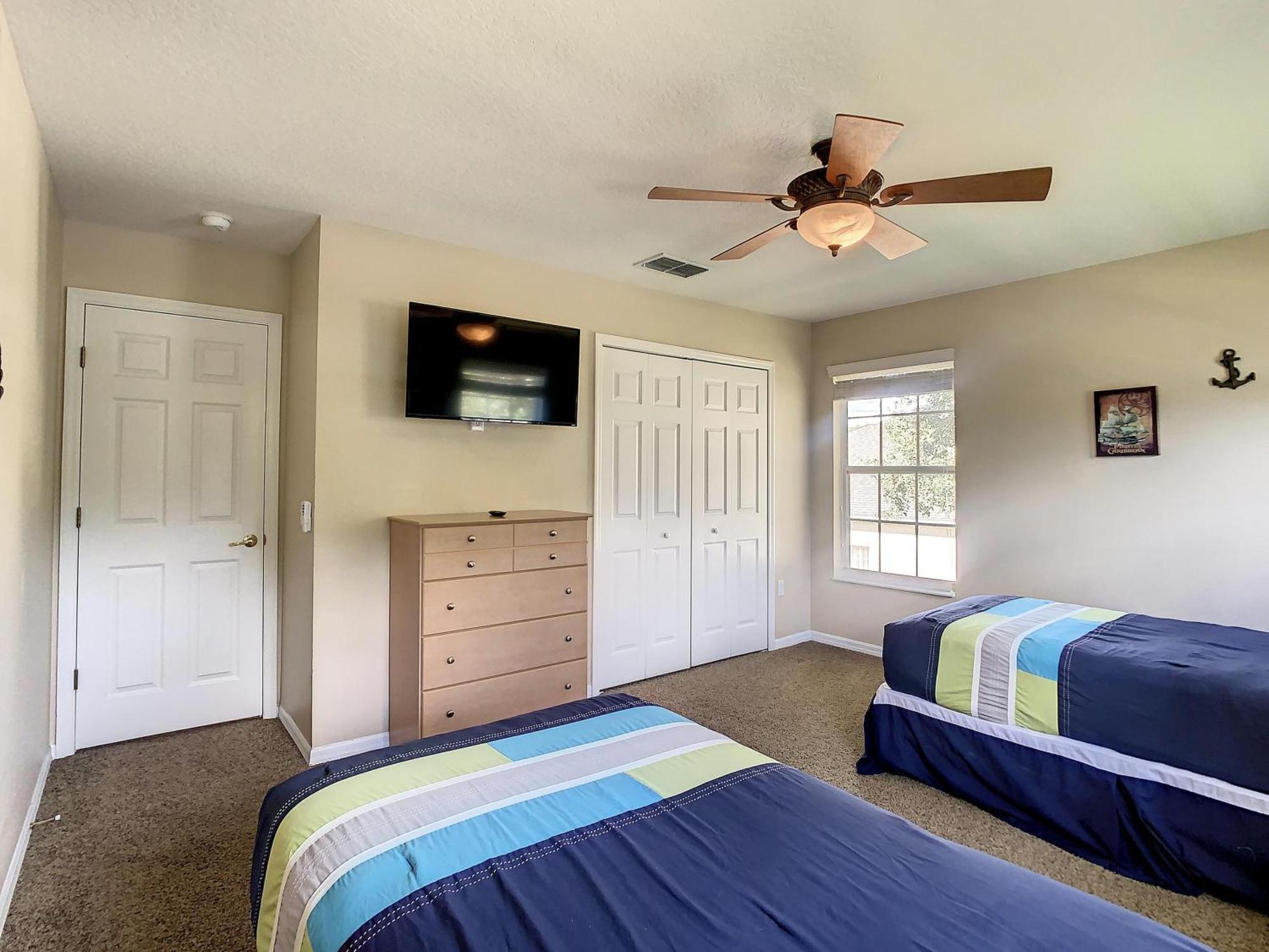 Fantastic 7 Bed 6 Bath In Prestigious Gated Comm. *