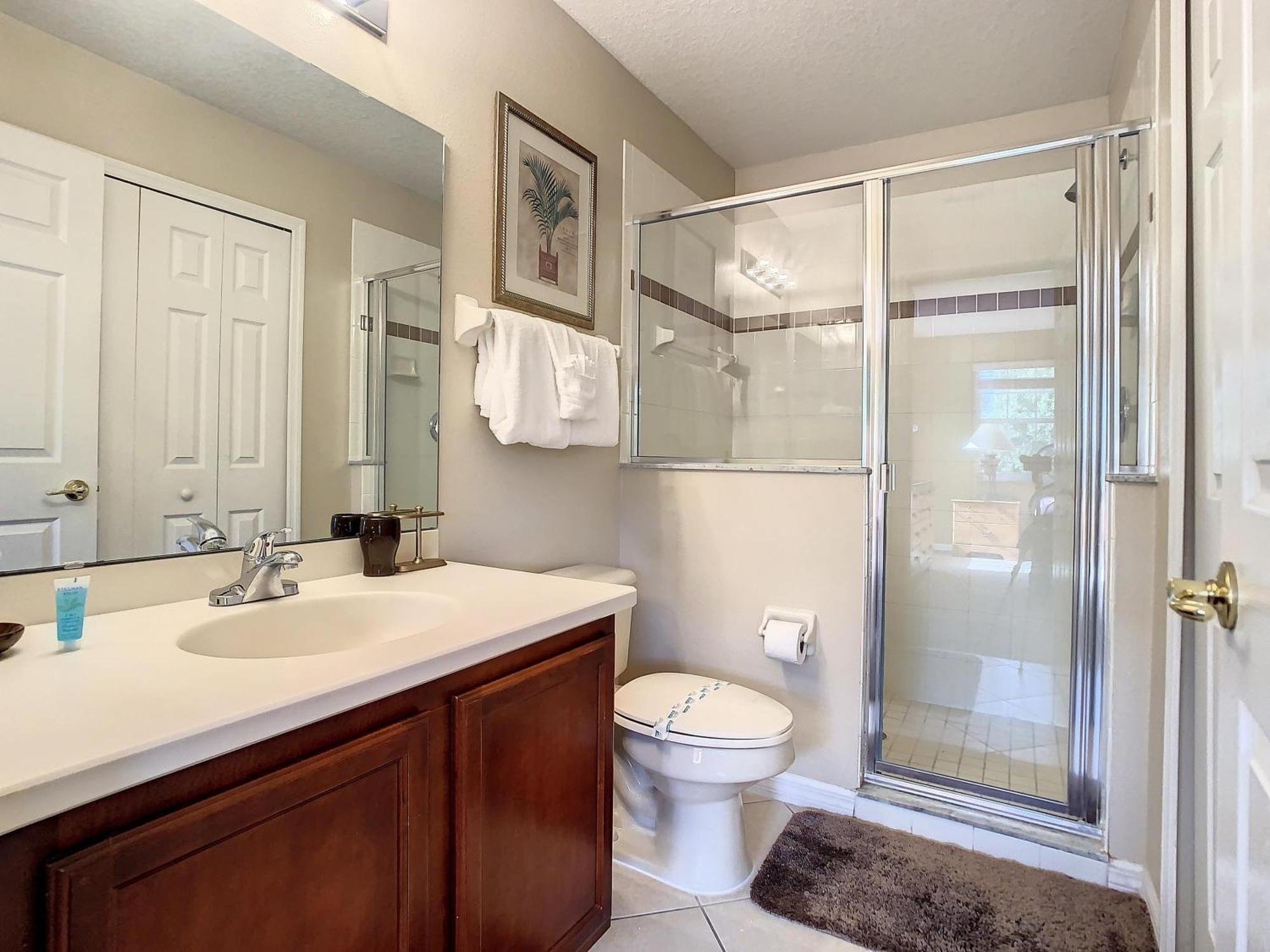 Fantastic 7 Bed 6 Bath In Prestigious Gated Comm. Villa *
