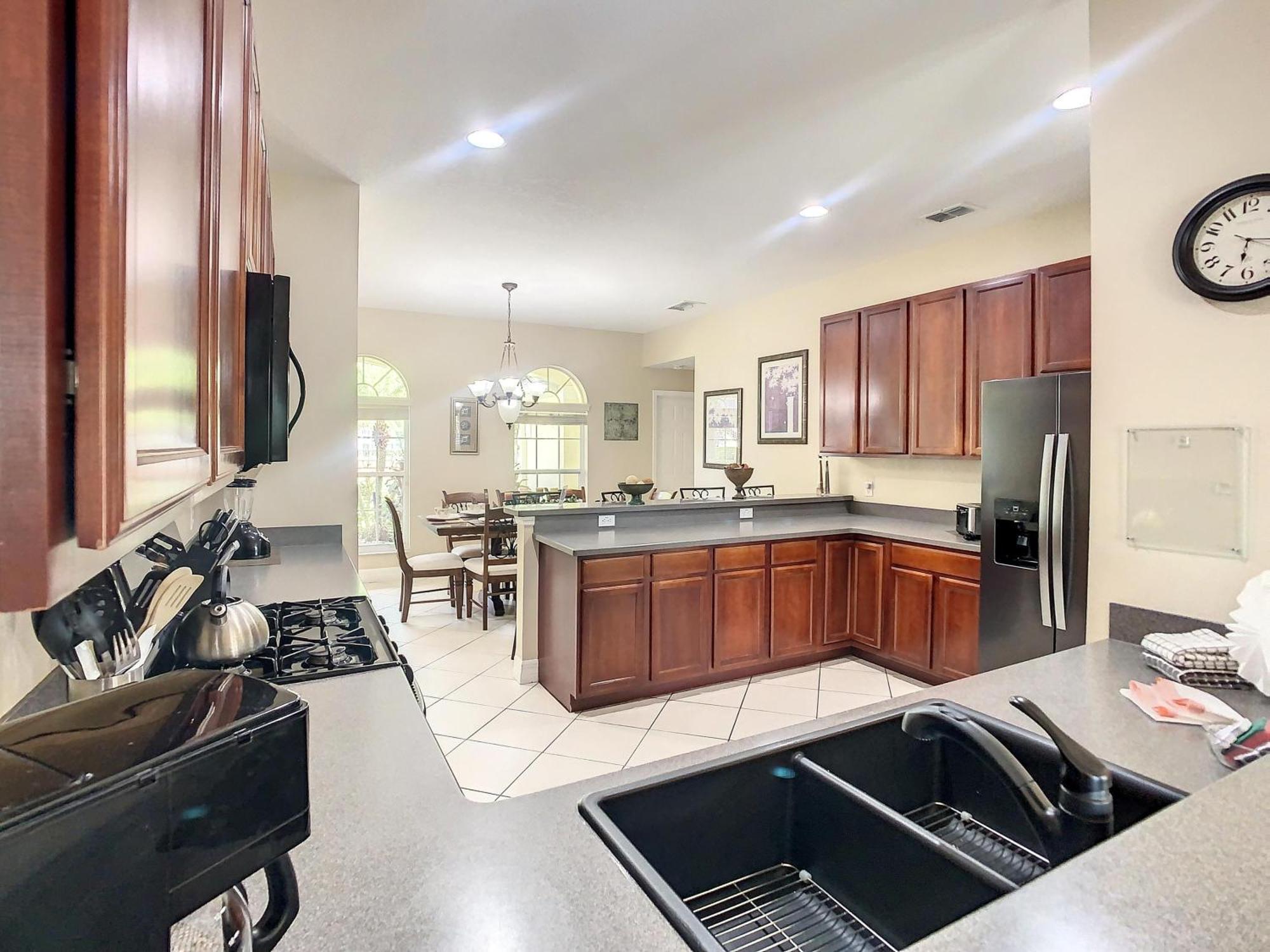 Fantastic 7 Bed 6 Bath In Prestigious Gated Comm.
