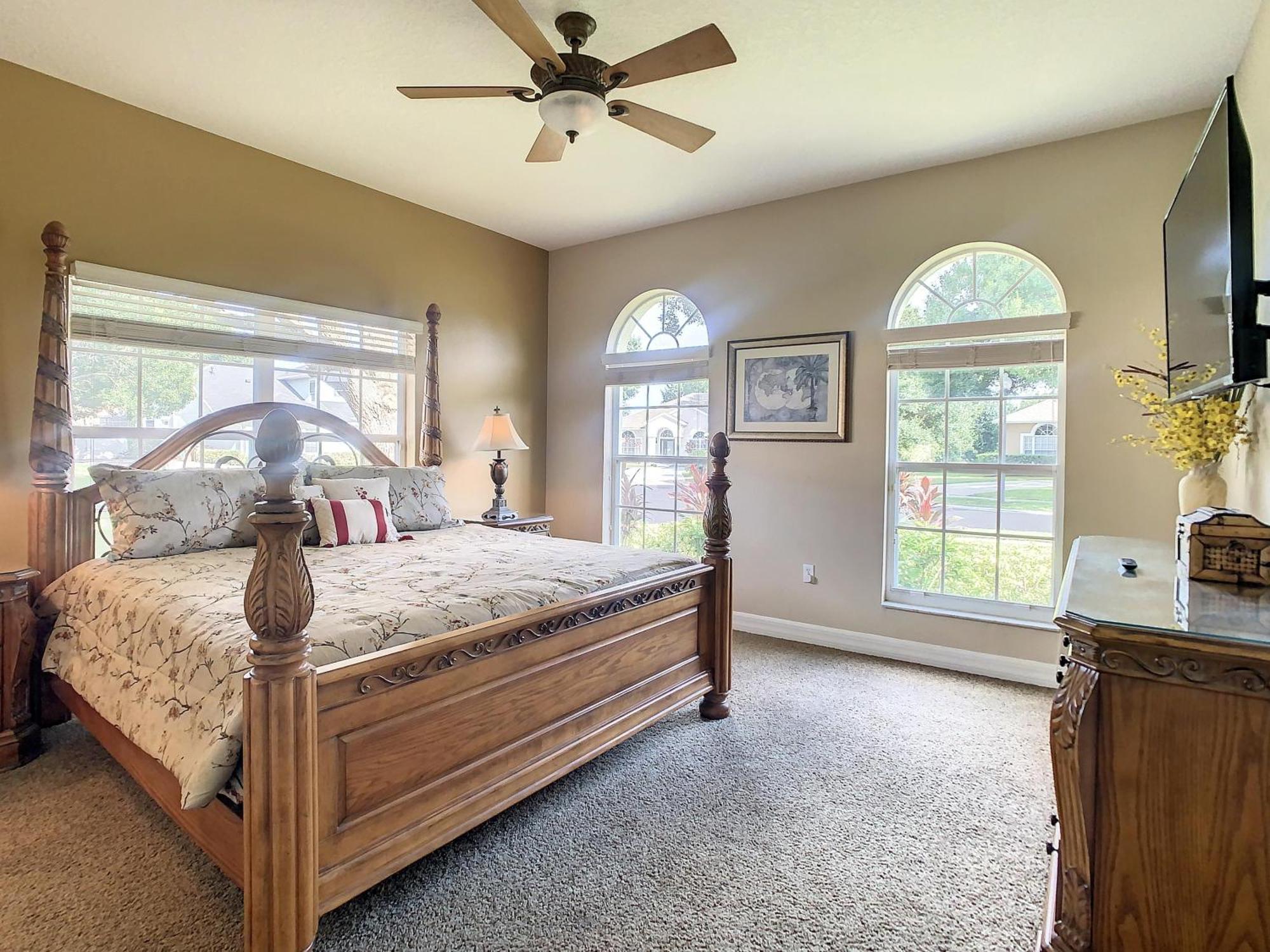 Fantastic 7 Bed 6 Bath In Prestigious Gated Comm. Villa *