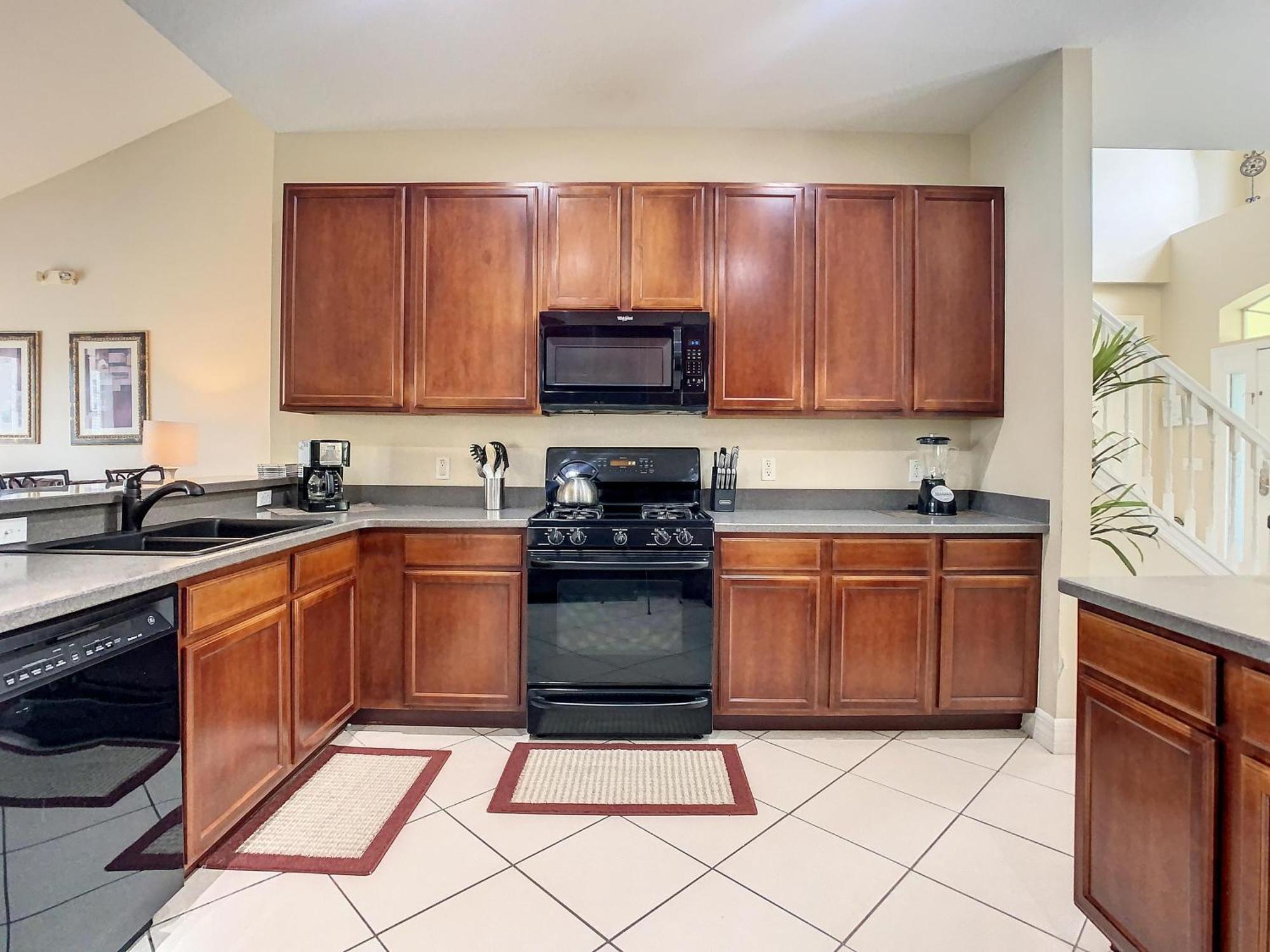 Villa Fantastic 7 Bed 6 Bath In Prestigious Gated Comm. *