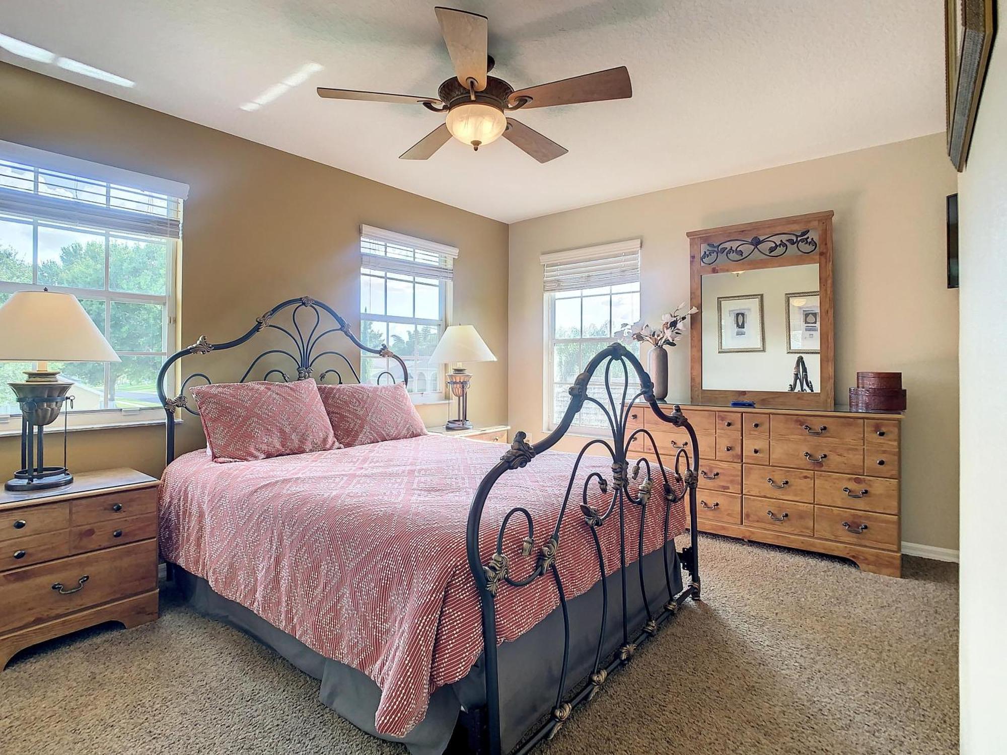 Fantastic 7 Bed 6 Bath In Prestigious Gated Comm. Villa *