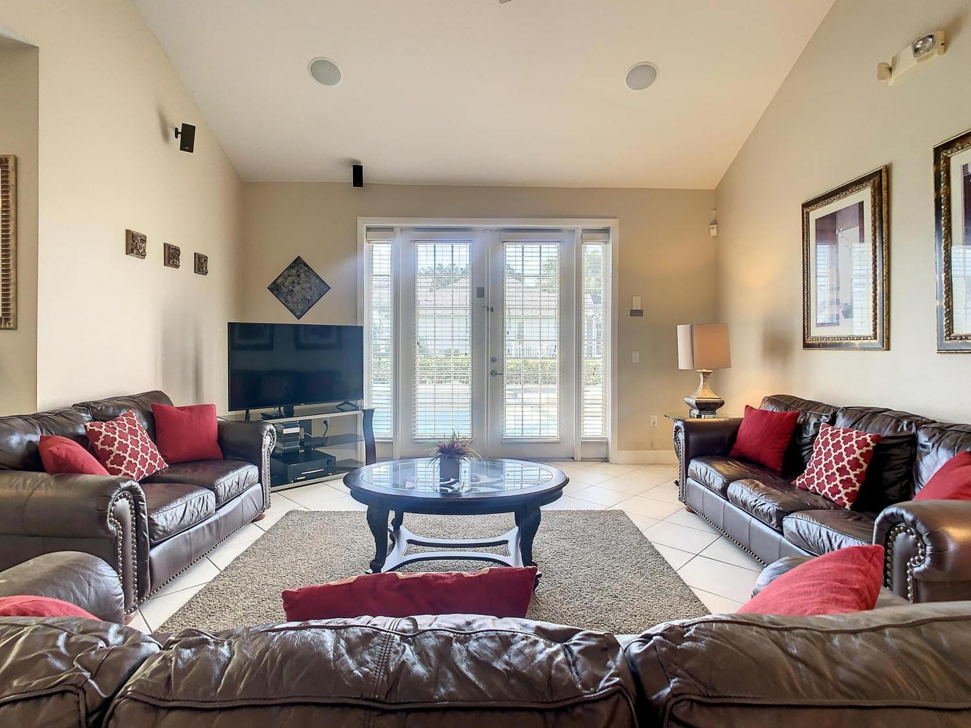 Villa Fantastic 7 Bed 6 Bath In Prestigious Gated Comm.